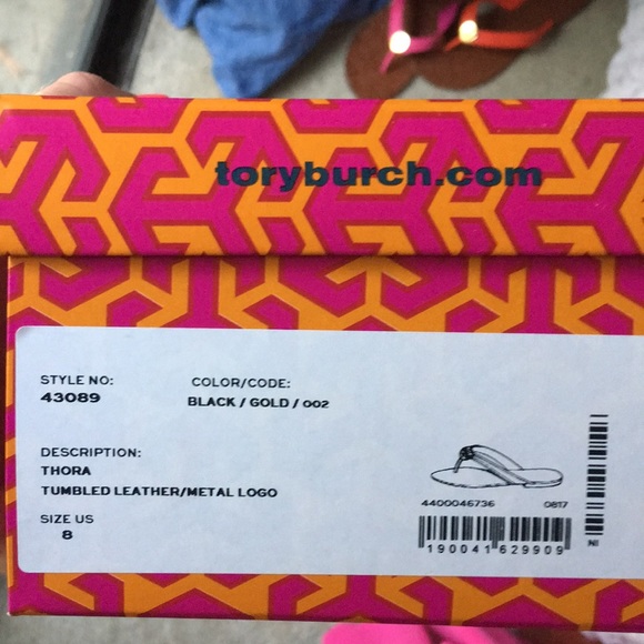 NIB Tory Burch Thora Black Tumbled Leather Sandals - Picture 7 of 7